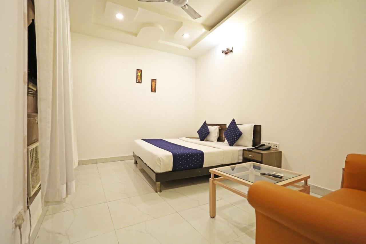 Hotel Ambrosia - A Boutique Hotel New Delhi Buitenkant foto