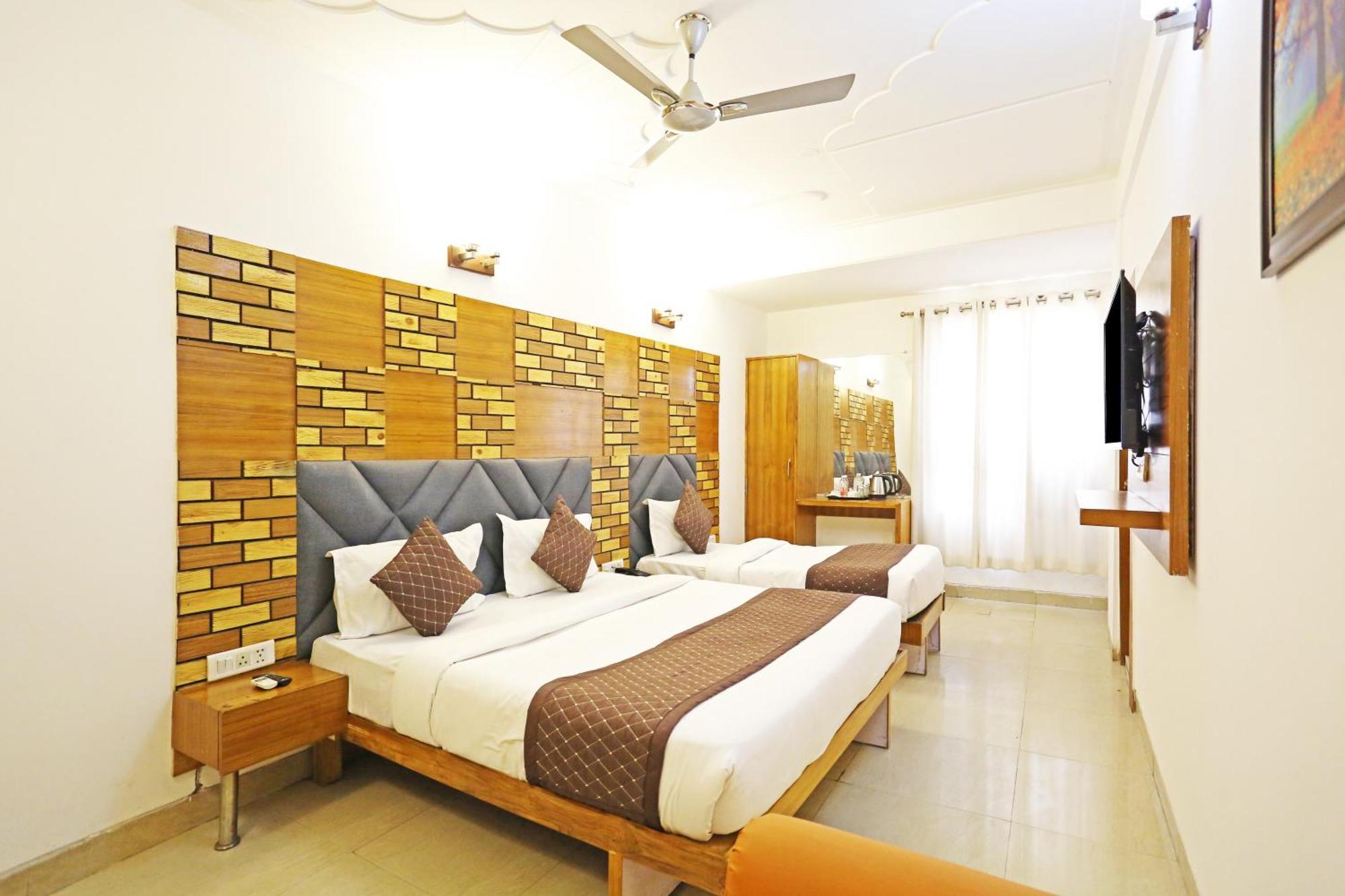 Hotel Ambrosia - A Boutique Hotel New Delhi Buitenkant foto
