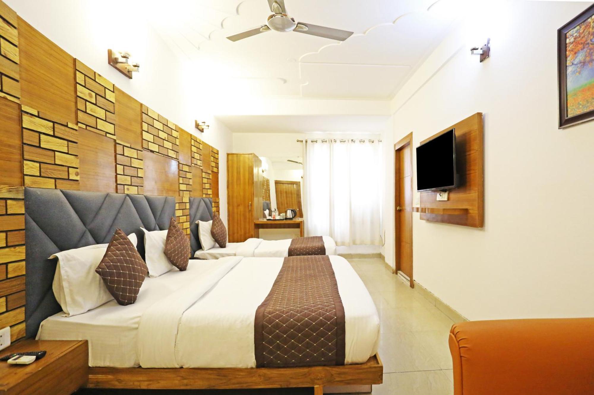 Hotel Ambrosia - A Boutique Hotel New Delhi Buitenkant foto