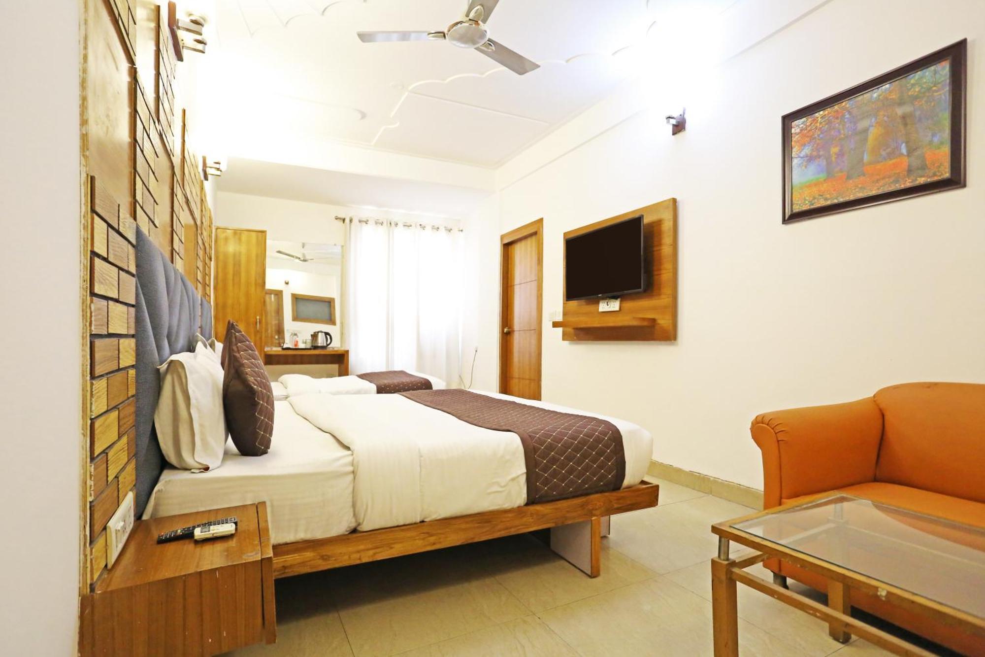 Hotel Ambrosia - A Boutique Hotel New Delhi Buitenkant foto